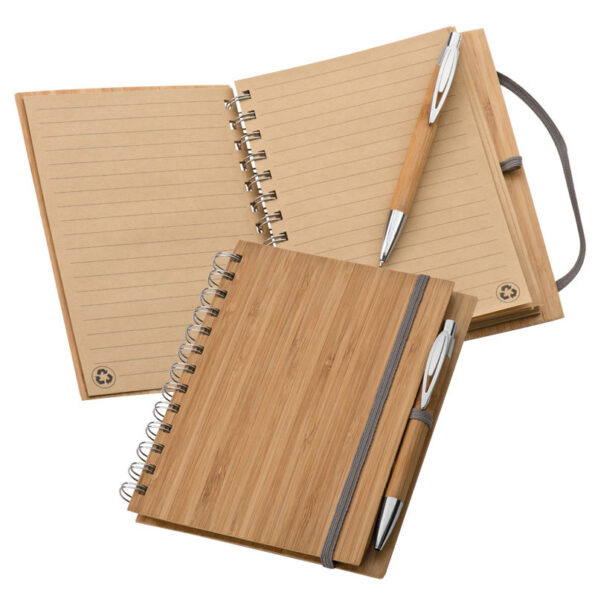 Notes z bambusową okładką i długopisem